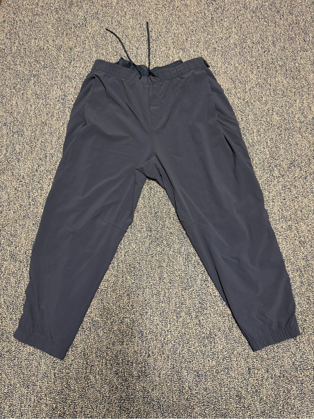 lululemon athletica Men’s Black Snap-Waist Joggers - Picture 7 of 16